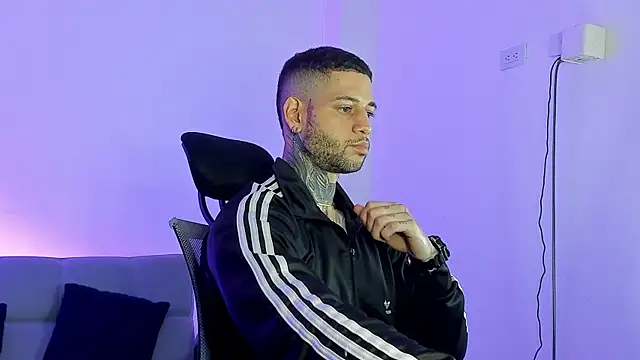  jamesleandros1 online show from June 25, 2:20 am