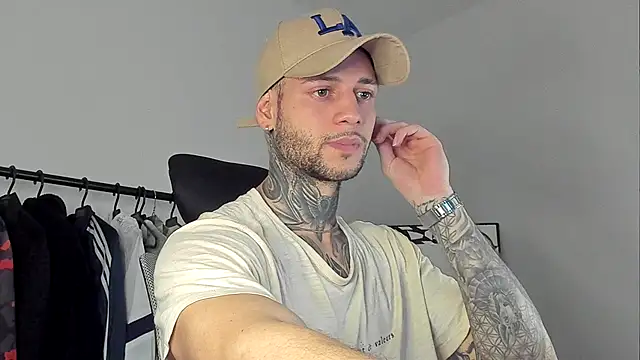  jamesleandros1 online show from October 23, 12:42 am