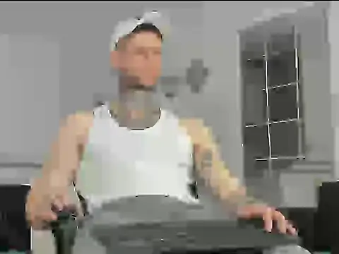 Snapshot of _jamesleandros1 chatting on January 2, 9:50 pm jamesleandros1 online show from January 2, 9:50 pm