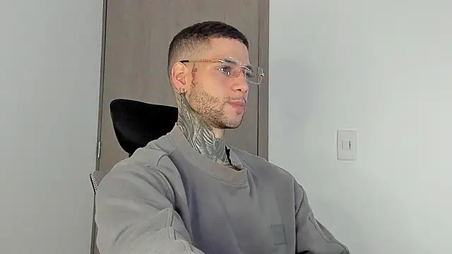  jamesleandros1 online show from January 15, 12:08 pm