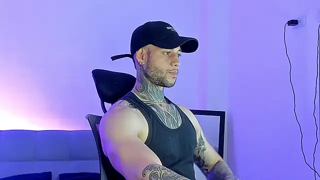  jamesleandros1 online show from June 14, 10:33 pm