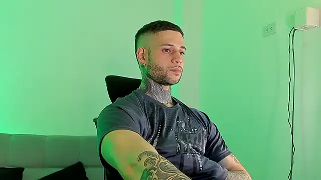 jamesleandros1 online show from July 31, 1:49 am