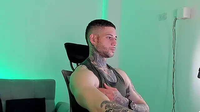  jamesleandros1 online show from July 18, 6:49 pm