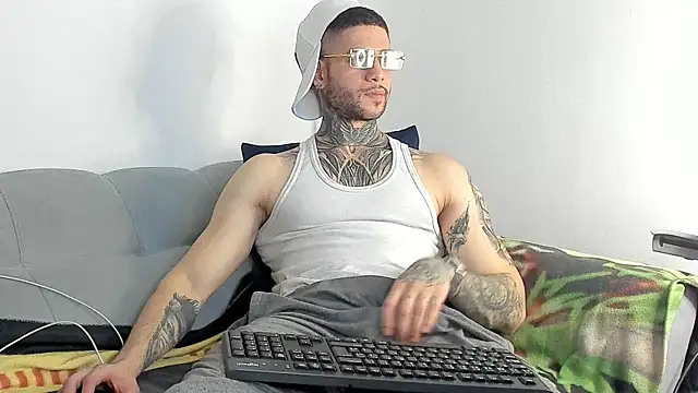  jamesleandros1 online show from November 27, 4:46 am