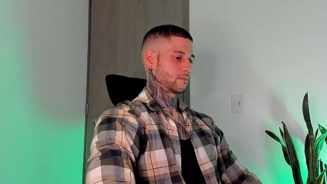  jamesleandros1 online show from February 25, 5:07 am