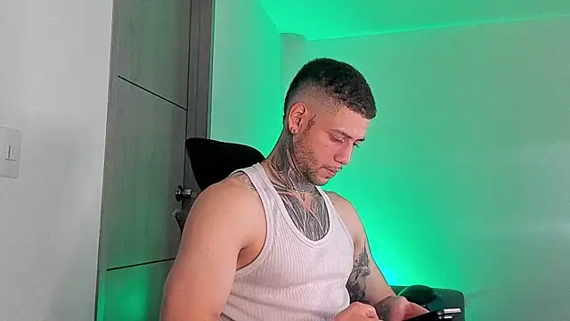  jamesleandros1 online show from May 28, 1:46 am