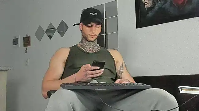 Snapshot of _jamesleandros1 chatting on March 4, 9:54 pm jamesleandros1 online show from March 4, 9:54 pm