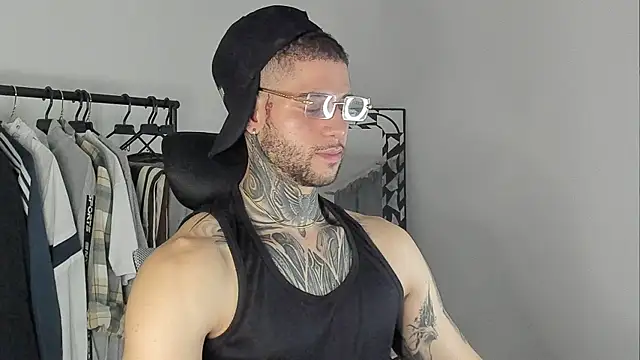  jamesleandros1 online show from November 11, 11:20 pm