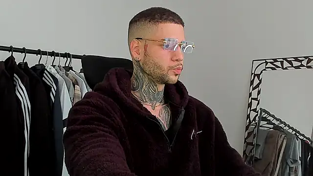  jamesleandros1 online show from November 23, 2:27 pm