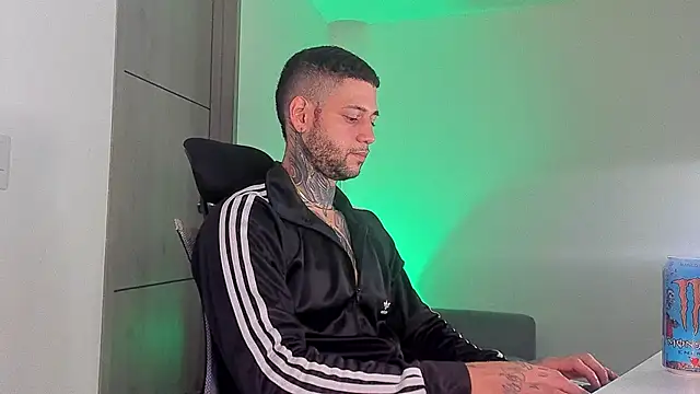  jamesleandros1 online show from May 10, 3:14 pm