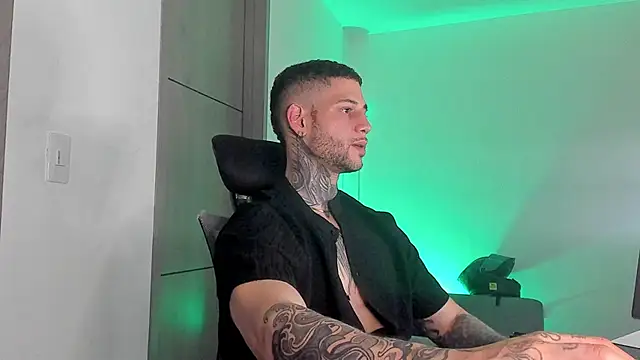 jamesleandros1 online show from May 31, 3:56 am