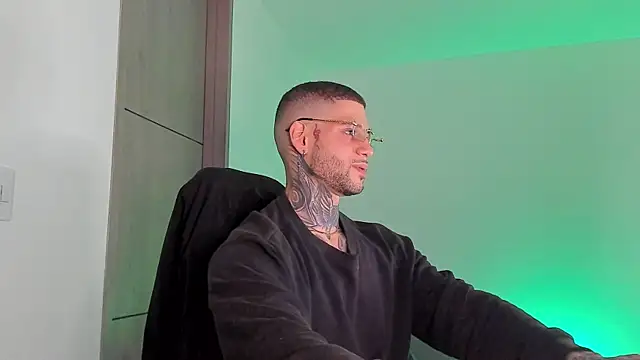  jamesleandros1 online show from March 27, 1:47 am