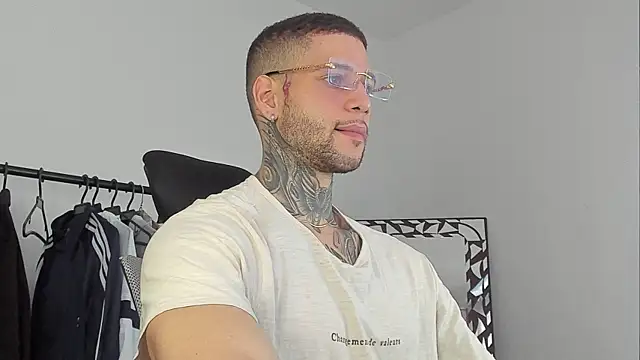  jamesleandros1 online show from October 20, 5:24 pm