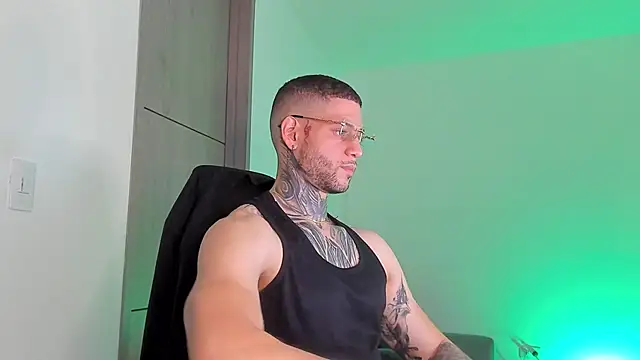  jamesleandros1 online show from March 28, 4:13 am