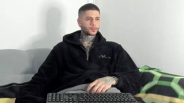  jamesleandros1 online show from November 28, 12:38 pm