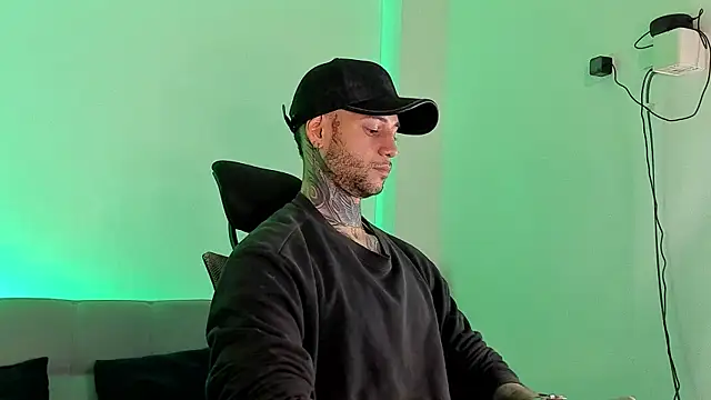  jamesleandros1 online show from July 11, 3:40 am