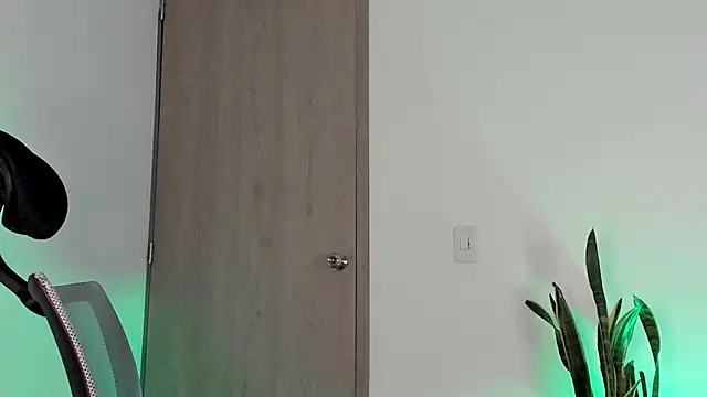  jamesleandros1 online show from February 13, 3:17 am