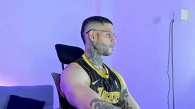  jamesleandros1 online show from June 19, 10:04 pm