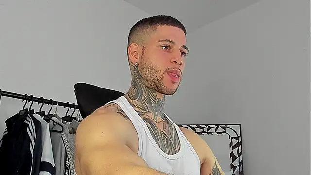 Snapshot of _jamesleandros1 chatting on October 17, 6:10 pm jamesleandros1 online show from October 17, 6:10 pm