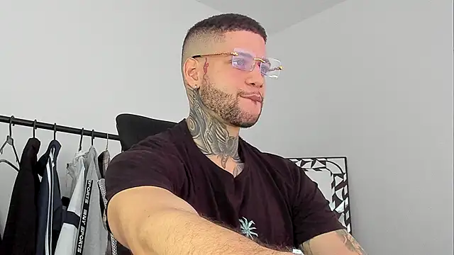  jamesleandros1 online show from October 29, 4:17 pm