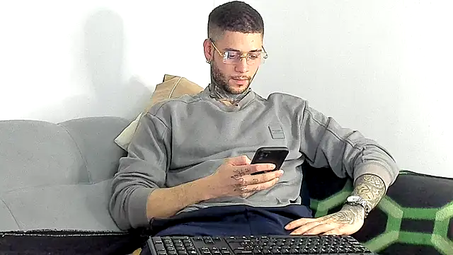  jamesleandros1 online show from November 29, 7:58 pm