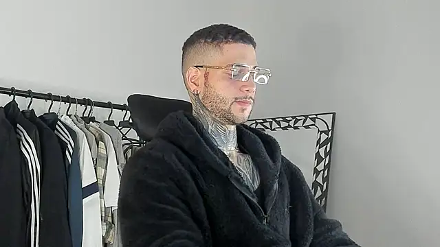  jamesleandros1 online show from November 25, 3:18 am