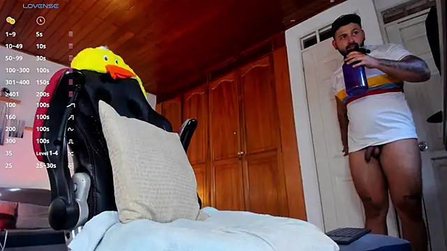 Jacon cruz  online show from January 18, 8:56 pm