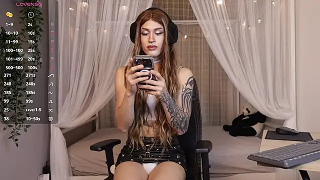julesbennet online show from May 29, 3:45 am
