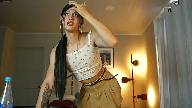 Snapshot of julesbennet chatting on February 25, 1:43 pm julesbennet online show from February 25, 1:43 pm