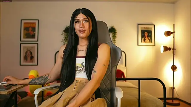 Snapshot of julesbennet chatting on February 21, 4:26 pm julesbennet online show from February 21, 4:26 pm