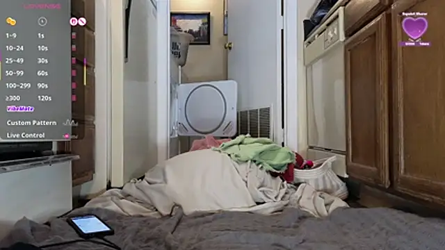 LoveSaraChristine online show from April 7, 5:15 pm