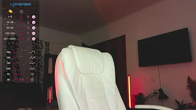 Snapshot of Juliette_Sunshine chatting on February 12, 10:59 pm Juliette Sunshine online show from February 12, 10:59 pm