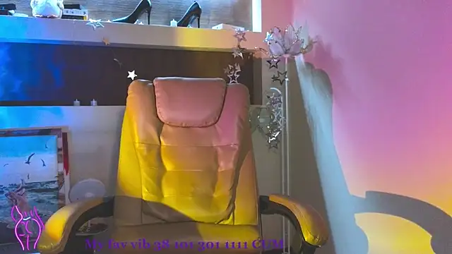 Snapshot of Malika_uAngel chatting on October 12, 2:24 am Malika uAngel online show from October 12, 2:24 am