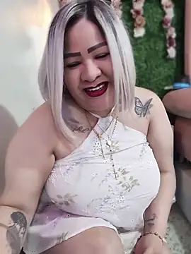 Snapshot of Dalessa_Bigtits chatting on June 20, 9:42 pm Dalessa Bigtits online show from June 20, 9:42 pm
