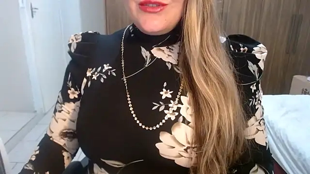 Aliceescobar online show from May 25, 9:35 pm