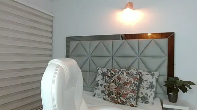 Snapshot of nana_levy chatting on March 4, 4:06 am nana levy online show from March 4, 4:06 am