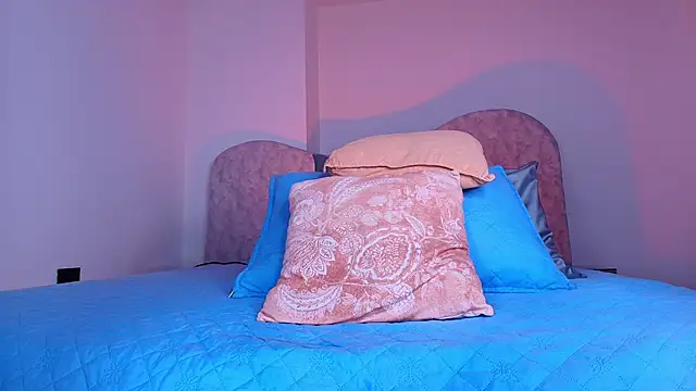 naomi kyse online show from May 31, 3:12 am