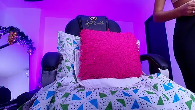 naomi kyse online show from December 20, 3:09 am