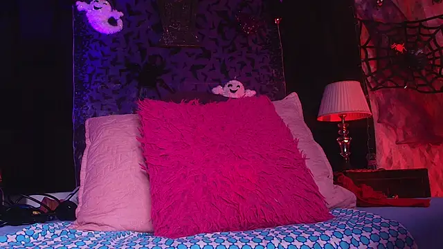 naomi kyse online show from October 8, 3:08 am