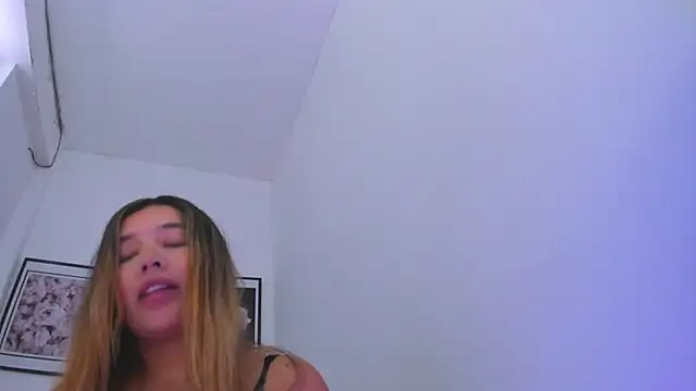 Snapshot of sofihill01 chatting on September 22, 7:09 pm sofihill01 online show from September 22, 7:09 pm