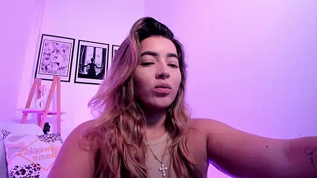 sofihill01 online show from May 24, 7:58 pm