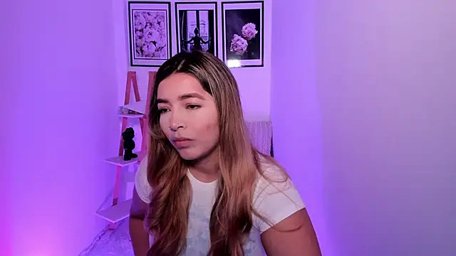 Snapshot of sofihill01 chatting on October 7, 7:15 pm sofihill01 online show from October 7, 7:15 pm