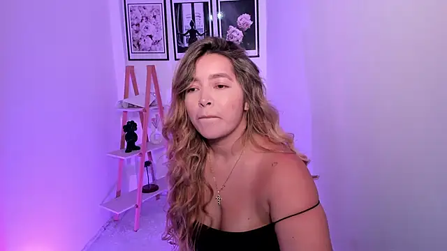 Snapshot of sofihill01 chatting on October 4, 9:05 pm sofihill01 online show from October 4, 9:05 pm