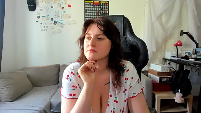 KiraKoval online show from May 7, 1:36 pm