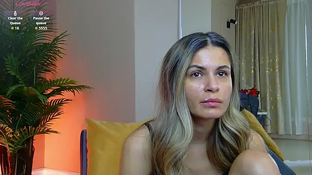 Avril Cyrus online show from February 25, 8:03 am