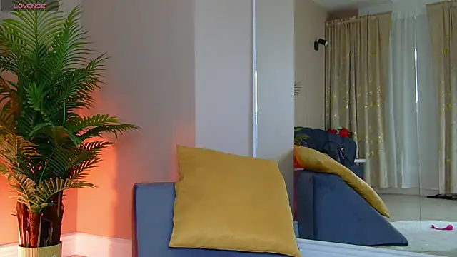 Avril Cyrus online show from March 13, 7:35 am