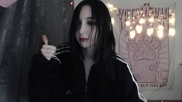 Snapshot of Holy420lolii chatting on February 14, 8:15 pm Holy420lolii online show from February 14, 8:15 pm