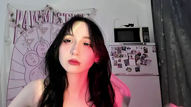 Holy420lolii online show from February 5, 7:10 pm