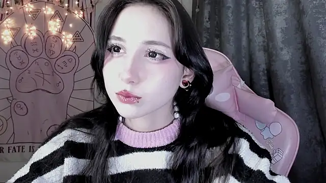 Snapshot of Holy420lolii chatting on October 11, 7:15 pm Holy420lolii online show from October 11, 7:15 pm