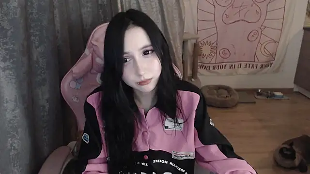 Snapshot of Holy420lolii chatting on February 6, 5:40 pm Holy420lolii online show from February 6, 5:40 pm